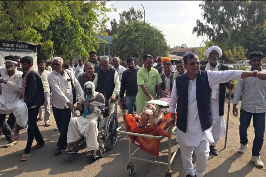 बाड़मेर के आलमसर गांव में भूखंड विवाद पर कातिलाना हमला: हाथ-पैर तोड़े, सिर फोड़े; घायल दलित पीड़ित स्ट्रेचर-व्हीलचेयर पर कलेक्ट्रेट पहुंचे, एसपी ने शेष आरोपियों की गिरफ्तारी का दिया आश्वासन