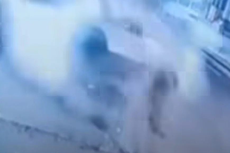 CCTV में कैद हुआ भीषण हादसा  पत्नी को मायके से लेने जा रहे युवक कि हुई मौत...