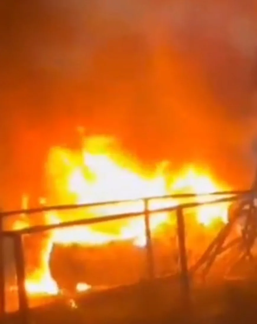 जयपुर में चलती कार में लगी भीषण आग: ड्राइवर ने छलांग लगाकर बचाई जान, गाड़ी पूरी तरह जलकर हुई कबाड़