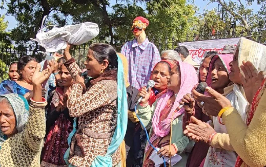 मनरेगा पर 'प्रहार' के खिलाफ मंच पर 'हुंकार': गीतों और नृत्य के जरिए मजदूरों ने नए कानून को बताया करोड़ों से विश्वासघात