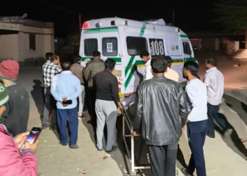 बाड़मेर में दो बाइकों की भीषण आमने-सामने भिड़ंत: 4 लोग घायल, एक की हालत गंभीर होने पर जोधपुर रेफर