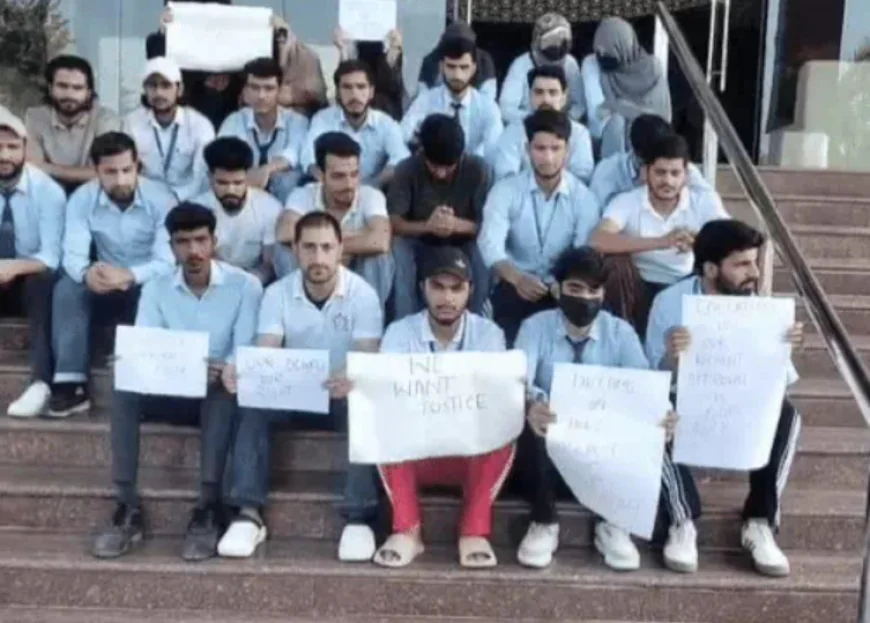 मेवाड़ यूनिवर्सिटी में 33 नर्सिंग छात्र सस्पेंड: 30 कश्मीरी छात्रों सहित फाइनल ईयर के स्टूडेंट्स धरने पर, आरोप- डिग्री मान्यता नहीं, भविष्य खतरे में