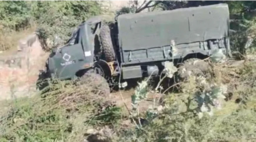 नागौर-अजमेर हाईवे पर आर्मी ट्रक पलटा, दो जवान गंभीर घायल.