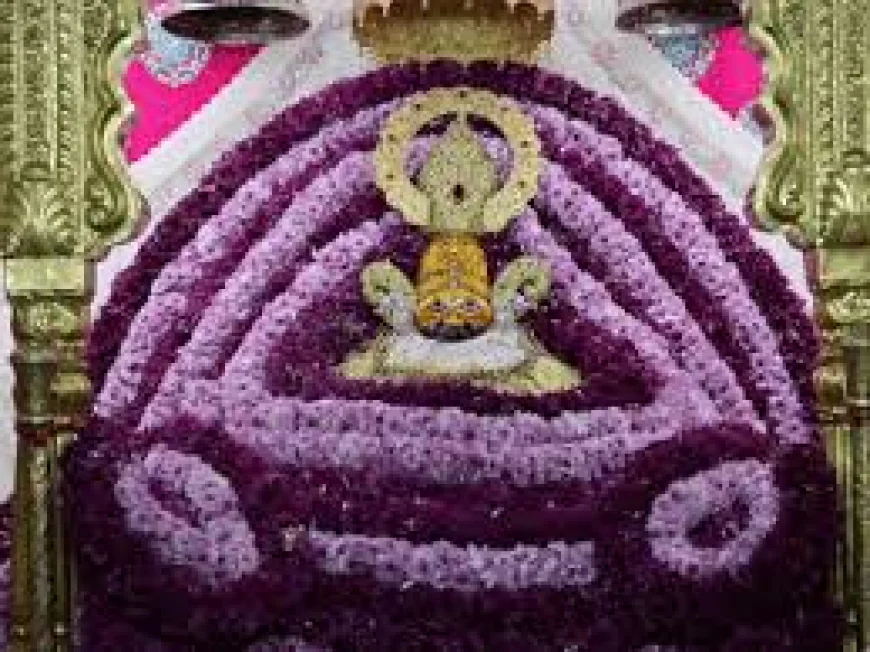 खाटूश्याम दरबार में फाल्गुनी लक्खी मेले का दूसरा दिन: 108 फूलों से सजा दरबार, उमड़ा श्रद्धालुओं का सैलाब