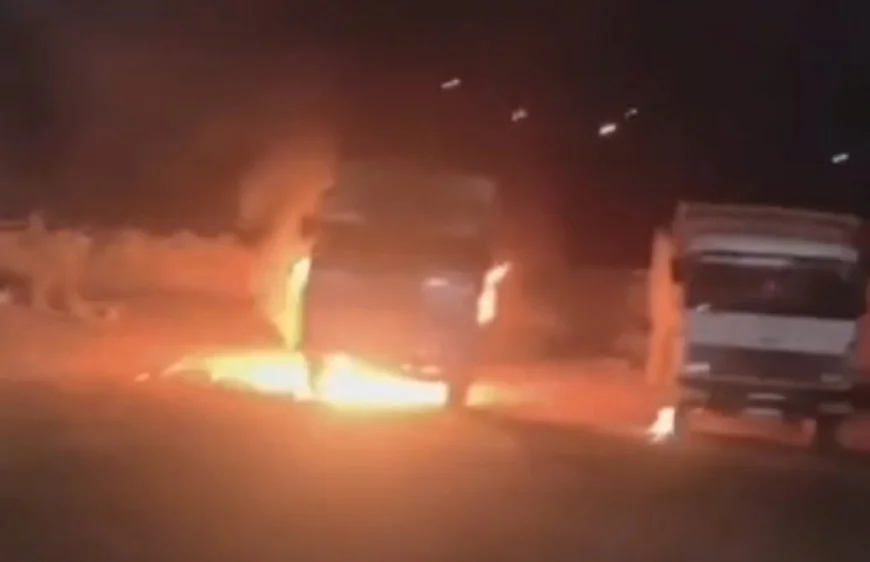 जोधपुर में देर रात आगजनी से सनसनी घर में घुसकर चार वाहनों को फूंका अवैध खनन विवाद बना वजह...