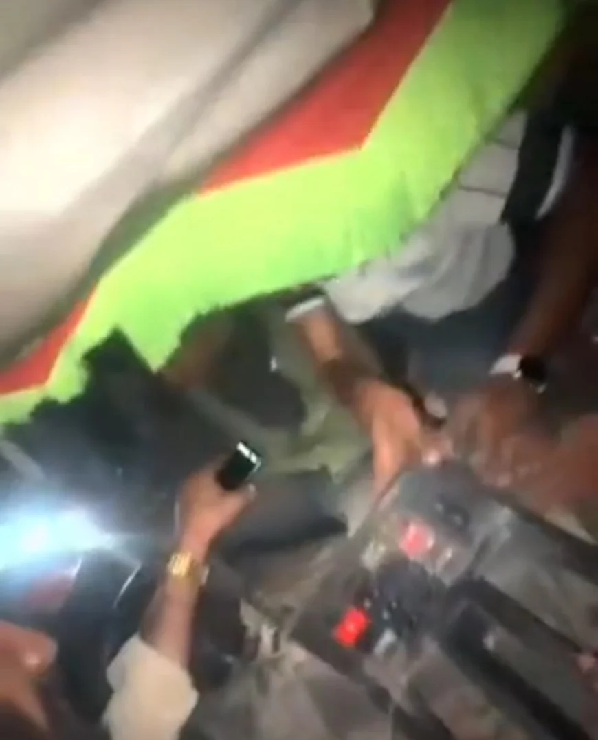 जयपुर में भीषण ट्रक हादसा: सड़क किनारे खड़े ट्रक से टकराया दूसरा ट्रक, ड्राइवर 45 मिनट तक केबिन में फंसा रहा