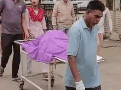 अलवर में मां के निधन पर बेटी बोली– भाई करता था परेशान: बहू ने कहा– बेटी की दूसरी शादी से थीं तनाव में