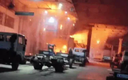 अलवर में अशोक लीलैंड प्लांट में भीषण आग: पेंट शॉप पूरी तरह जलकर खाक, 30 लाख से अधिक का नुकसान