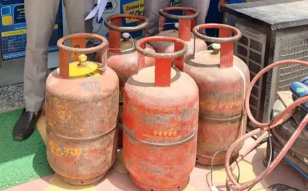 बीकानेर में एलपीजी गैस सिलेंडर के दामों में भारी बढ़ोतरी: घरेलू सिलेंडर अब 926 रुपये, कॉमर्शियल 1947 रुपये; बुकिंग के लिए अब 21 दिन का इंतजार