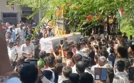 शहीद नितेश कुमार की वीरगति: गुलमर्ग हादसे में सीने पर चोट से हुई मौत, 4 साल के बेटे शान ने दी मुखाग्नि, तिरंगा रैली में गूंजे देशभक्ति के नारे