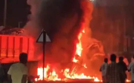 सिरोही में भीषण सड़क हादसा: दो ट्रॉलों की जोरदार भिड़ंत में एक युवक जिंदा जलकर खाक, दूसरा गंभीर रूप से झुलसा