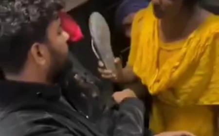 चलती ट्रेन में सीट को लेकर विवाद: महिला और पुरुष के बीच बहस का वीडियो वायरल, सोशल मीडिया पर छिड़ी बहस