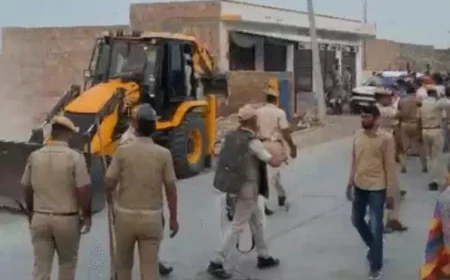 बाड़मेर में प्रेम प्रसंग की रंजिश: मां और तीन बेटों ने युवक पर कुल्हाड़ी से किया जानलेवा हमला, 5 घंटे बाद आरोपियों के अवैध निर्माण पर चला बुलडोजर