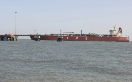 होर्मुज पार कर आया भारतीय एलपीजी टैंकर 'शिवालिक': 46,000 टन गैस लेकर मुंद्रा पहुंचा, ईरान-इजरायल-अमेरिका जंग के बीच गैस संकट टला – 32.4 लाख घरेलू सिलेंडरों की आपूर्ति सुनिश्चि