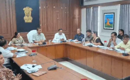 सीकर जिला कलेक्टर मुकुल शर्मा ने दो अधिकारियों को जारी किया कारण बताओ नोटिस: मीटिंग में अनुपस्थिति पर सख्ती, लापरवाही बर्दाश्त नहीं