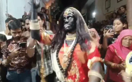 उदयपुर में 'भूत' की अनोखी परंपरा: रस्सियों से बंधा युवक गलियों में घूमा, नकारात्मकता दूर करने की 50 साल पुरानी रस्म; गणगौर की शाही सवारी 4 दिनों तक निकलेगी