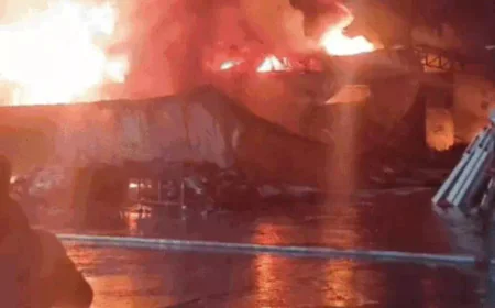 नीमराना में AC बनाने वाली कंपनी में लगी भीषण आग: साढ़े चार घंटे की मशक्कत के बाद दमकल ने पाया काबू, करोड़ों का नुकसान