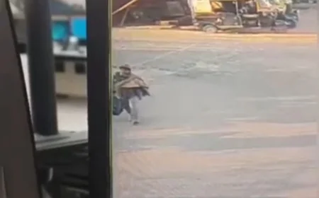 अजमेर में बस स्टैंड पर सरकारी कर्मचारी का बैग चोरी: लैपटॉप, 10 हजार कैश और गोपनीय दस्तावेज गायब, सीसीटीवी में कैद हुआ चोर