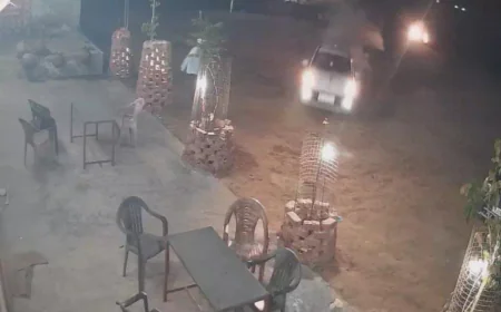 तेज रफ्तार का कहर: सादुलपुर में कार होटल में घुसी, CCTV में कैद हुआ हादसा, आरोपी मौके से फरार