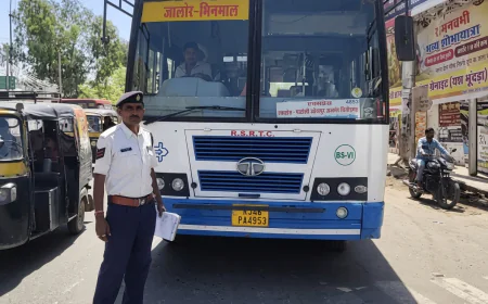 जालोर में सख्ती: सवारियों से भरी रोडवेज बस का बीच चौराहे चालान, बिना वर्दी ड्यूटी पर मिले ड्राइवर-कंडक्टर