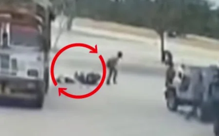 ट्रक की टक्कर से डिस्कॉम कर्मचारी की मौत, साथी गंभीर घायल; मीटर लगाने जा रहे थे