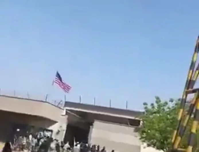 कराची में अमेरिकी कांसुलेट के बाहर हिंसक झड़प, कई लोगों की मौत