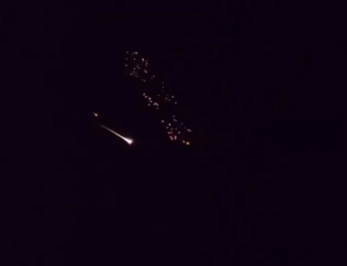 ईरान ने इजराइल पर क्लस्टर बम वाली बैलिस्टिक मिसाइलें दागीं; बहरीन की BAPCO तेल रिफाइनरी पर हमला, युद्ध का सातवां दिन