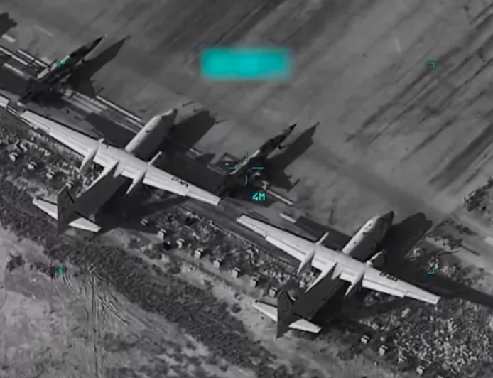 अमेरिका-इज़राइल और ईरान के बीच चल रही जंग का सातवाँ दिन: शिराज में हमले में 20 मौतें, ड्रोन गिराए, फारस की खाड़ी में फ्रांसीसी जहाज फंसे