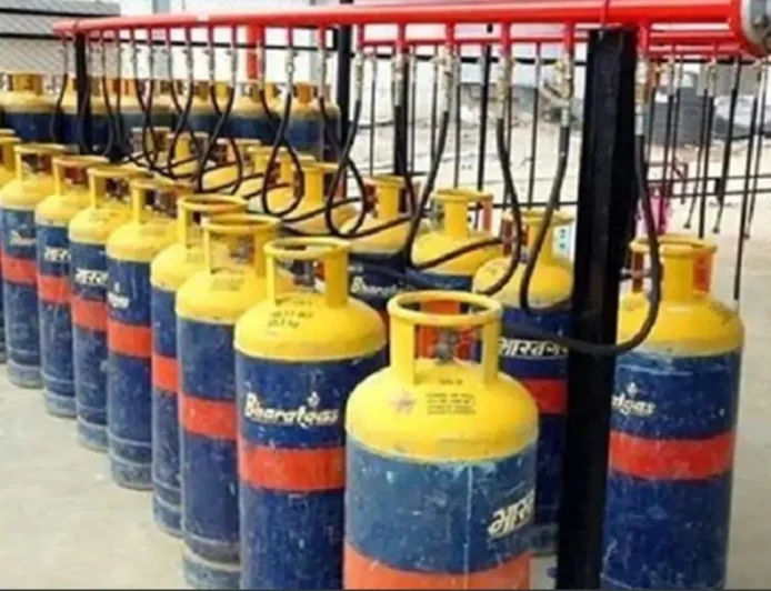 राजस्थान में कमर्शियल एलपीजी सप्लाई पर ब्रेक: तेल कंपनियों ने एजेंसियों को व्यावसायिक सिलेंडर की आपूर्ति रोकने के निर्देश दिए, होटल-रेस्टोरेंट और इंडस्ट्री पर पड़ेगा बड़ा असर