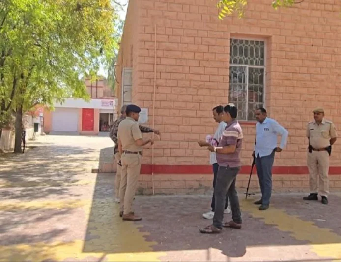 बाड़मेर के प्रधान डाकघर को बम से उड़ाने की धमकी, डॉग स्क्वॉड और बम निरोधक दस्ता पहुंचा मौके पर