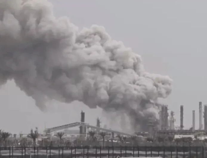 ईरान का बड़ा ऐलान: "एक लीटर तेल भी बाहर नहीं जाने देंगे" – होर्मुज स्ट्रेट से जहाज गुजरने की शर्त: इजराइल-अमेरिका के राजदूतों को निकालो!