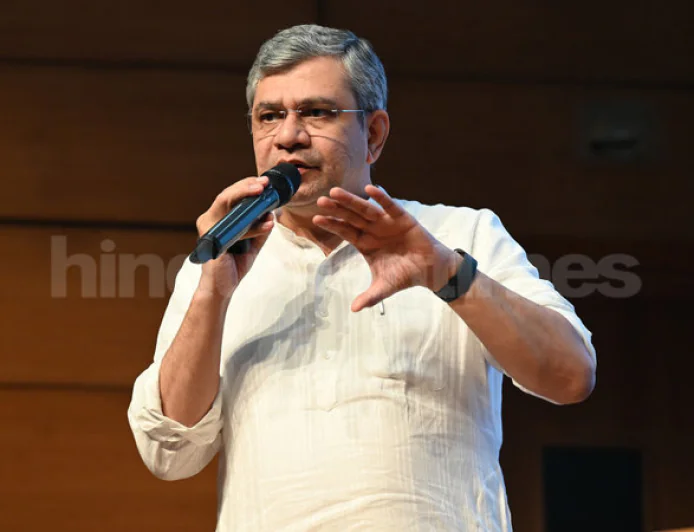 चीन समेत पड़ोसी देशों के लिए FDI नियमों में ढील: कैबिनेट ने 8.8 लाख करोड़ की इंफ्रास्ट्रक्चर परियोजनाओं को दी मंजूरी