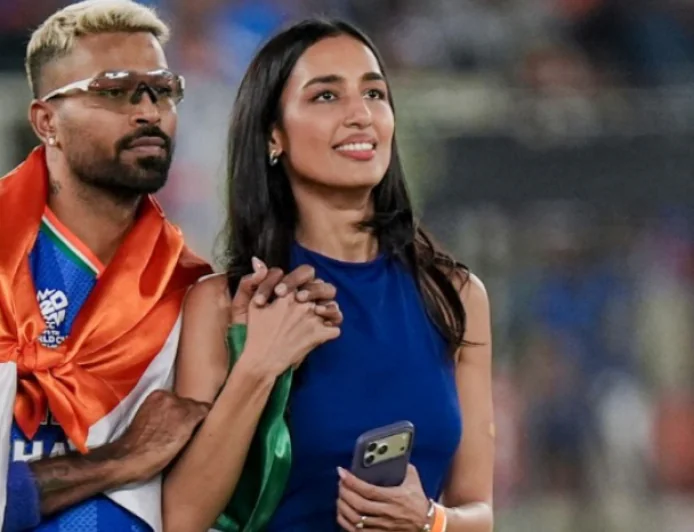 टी20 विश्व कप 2026 जीत के जश्न में हार्दिक पंड्या विवादों में: तिरंगे के 'अपमान' का आरोप, पुणे में शिकायत दर्ज