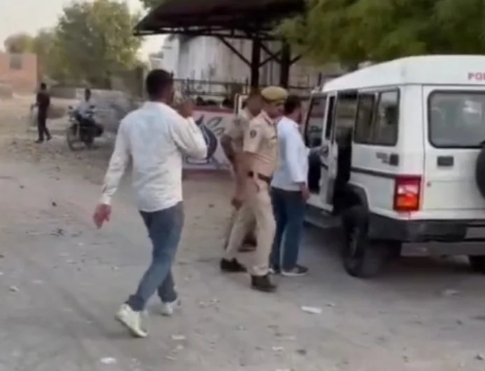 जोधपुर JNVU में छात्र राजनीति गरमाई देर रात तोड़फोड़ के बाद NSUI जिलाध्यक्ष डॉ. बबलू सोलंकी पुलिस हिरासत में!