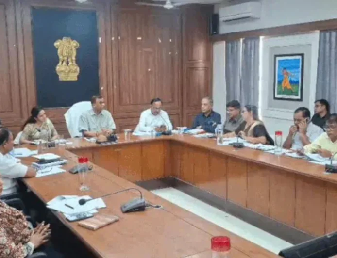 सीकर जिला कलेक्टर मुकुल शर्मा ने दो अधिकारियों को जारी किया कारण बताओ नोटिस: मीटिंग में अनुपस्थिति पर सख्ती, लापरवाही बर्दाश्त नहीं