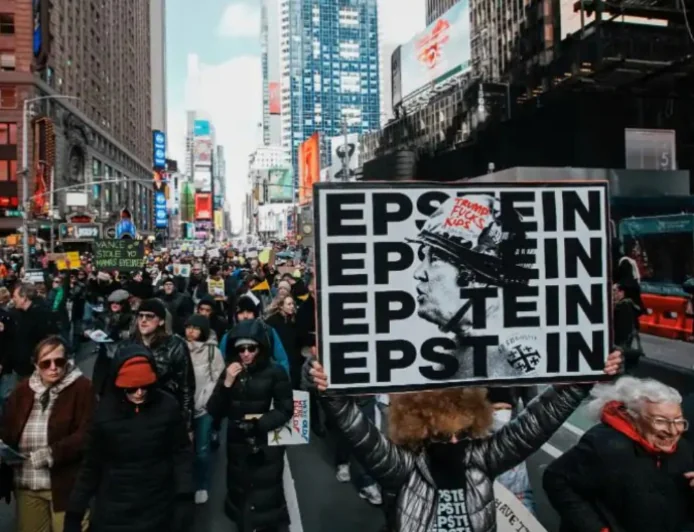 Donald Trump के खिलाफ अमेरिका में 80 लाख लोगों का विशाल मार्च, 3,300 जगह प्रदर्शन; ईरान तनाव और महंगाई पर बढ़ा गुस्सा