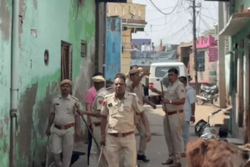 बाइक पार्किंग विवाद में भड़का पथराव: डीग के मेव थड़ी मोहल्ले में दो पक्षों के बीच जमकर चले पत्थर, पुलिस ने 5 लोगों को हिरासत में लिया