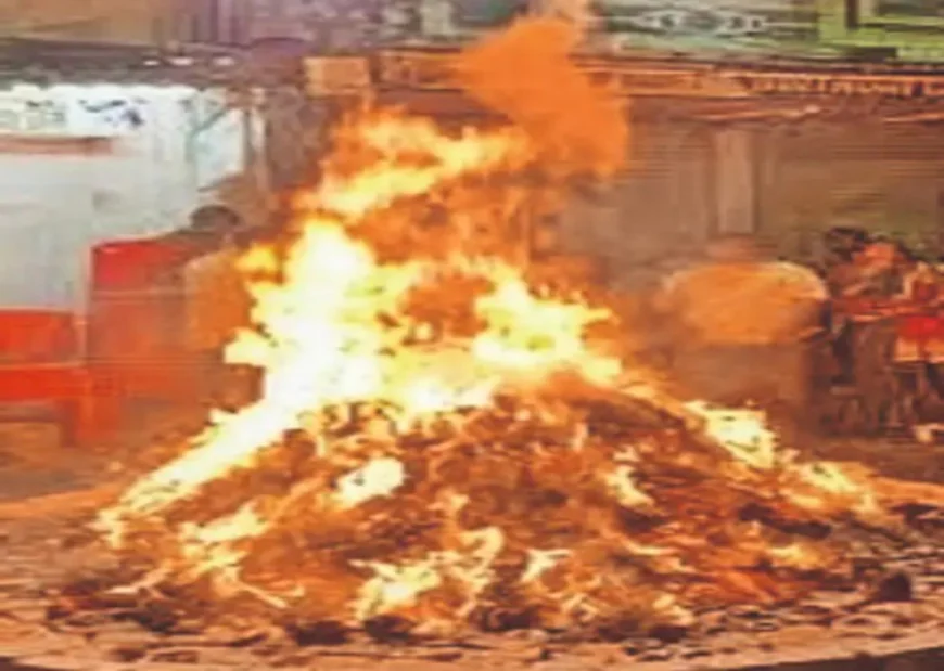 होलिका दहन कल: प्रदोष काल में श्रेष्ठ मुहूर्त, चंद्रग्रहण से प्रभावित होली की तैयारियां