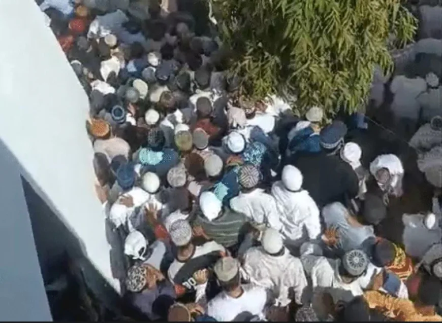 जयपुर में जुमे की नमाज के दौरान फिरदौस मस्जिद की बालकनी दीवार गिरी: 19 लोग मलबे में दबे, 8 की हालत गंभीर, मस्जिद में करीब 1000 लोग मौजूद थे