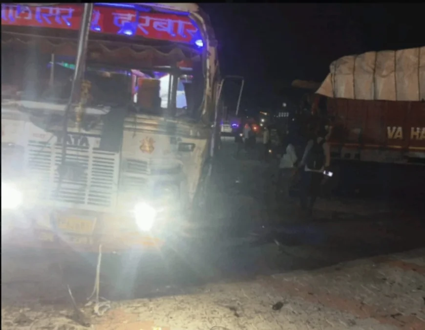 नागौर में भीषण बस हादसा: आवारा पशु बचाने के चक्कर में बस पलटी, 15 घायल, 2 की हालत गंभीर