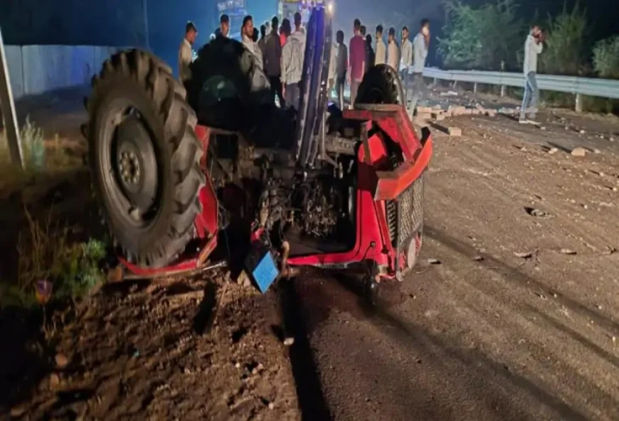भीषण सड़क हादसा: ट्रेलर की जोरदार टक्कर से ट्रैक्टर-ट्रॉली के उड़े परखच्चे, पट्टियों के नीचे दबकर ड्राइवर की मौके पर मौत; एक घायल, हाईवे पर लगा लंबा जाम