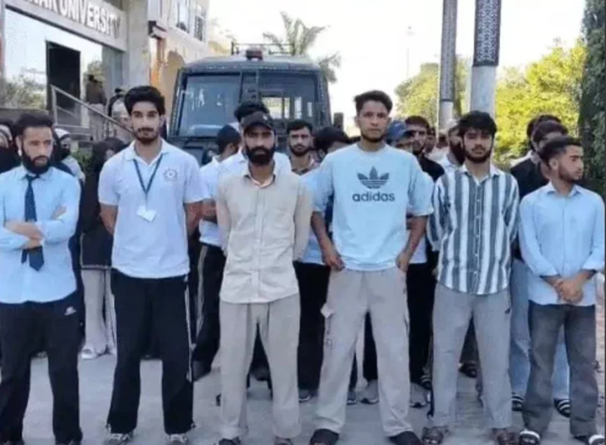 "चित्तौड़गढ़: मेवाड़ यूनिवर्सिटी में बीएससी नर्सिंग मान्यता विवाद, 17 कश्मीरी छात्र गिरफ्तार; एक ने पेट्रोल छिड़ककर आत्मदाह की कोशिश"