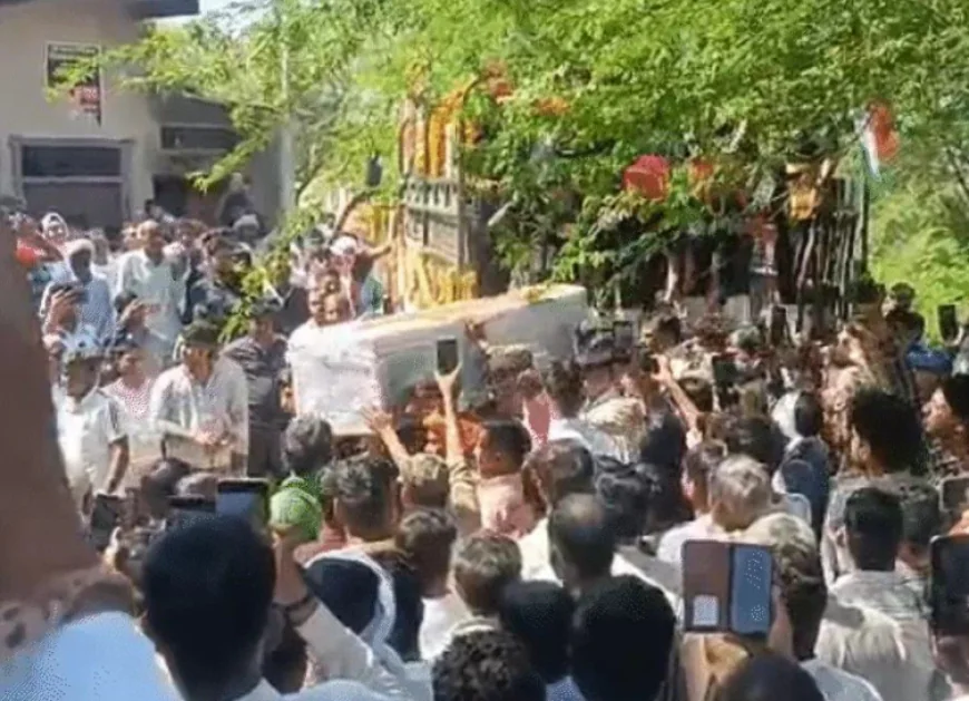 शहीद नितेश कुमार की वीरगति: गुलमर्ग हादसे में सीने पर चोट से हुई मौत, 4 साल के बेटे शान ने दी मुखाग्नि, तिरंगा रैली में गूंजे देशभक्ति के नारे