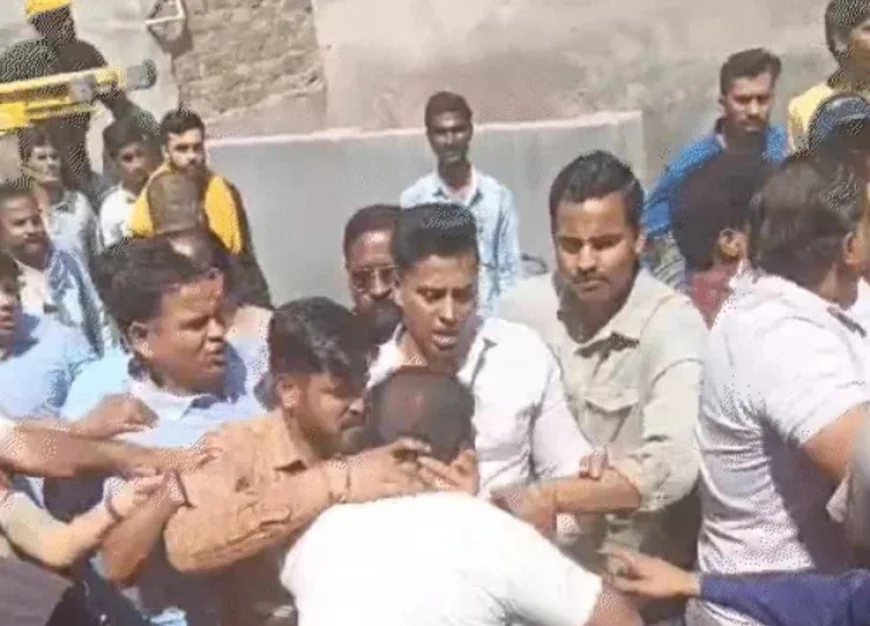 बीकानेर के नत्थानियों की सराय में बिजली चोरी विवाद: भीड़ ने बीकेईएसएल कर्मचारियों को पीटा, पुलिस के सामने हुआ आमना-सामना; दूसरी बार हुई मारपीट