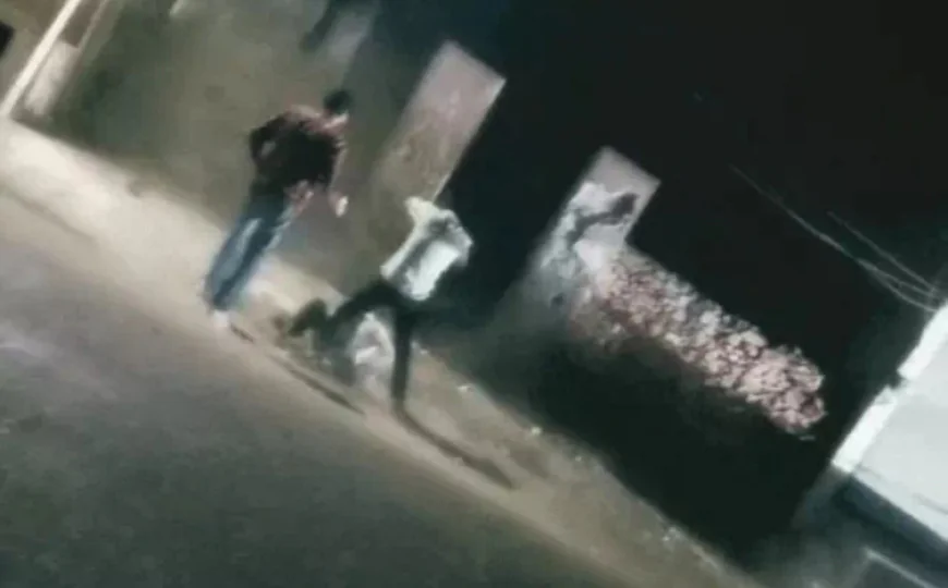 नागौर के मेड़ता सिटी में बजरी माफियाओं के दो गुटों में खूनी झड़प: बीच सड़क पर लाठियां चलीं, पत्थर बरसे, पिकअप के शीशे तोड़े; वीडियो वायरल