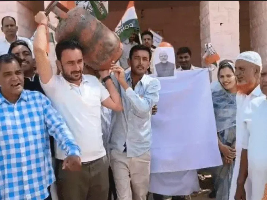 नागौर में गैस संकट: शादियों में अब सिर्फ तंदूर और दाल फ्राई, कैटरिंग ठप; कांग्रेस ने सिलेंडर कंधे पर उठाकर किया जोरदार प्रदर्शन