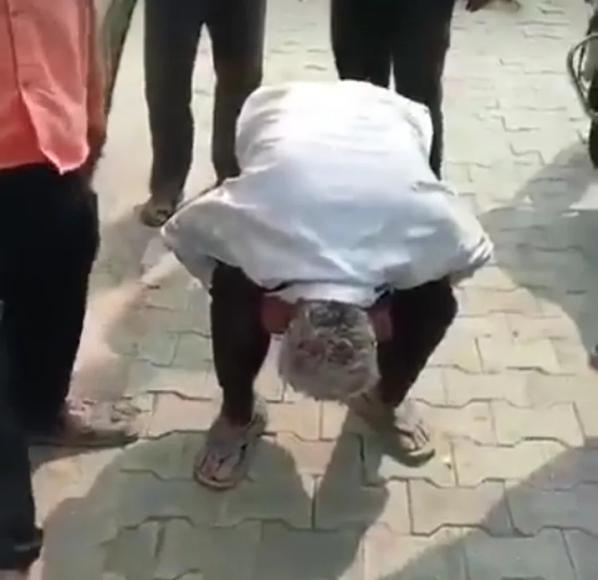 उत्तर प्रदेश के शाहजहाँपुर जिले में बुजुर्ग के साथ अमानवीय अपमान: सरेआम 'मुर्गा' बनाकर पैरों में माथा रगड़वाया, वीडियो वायरल