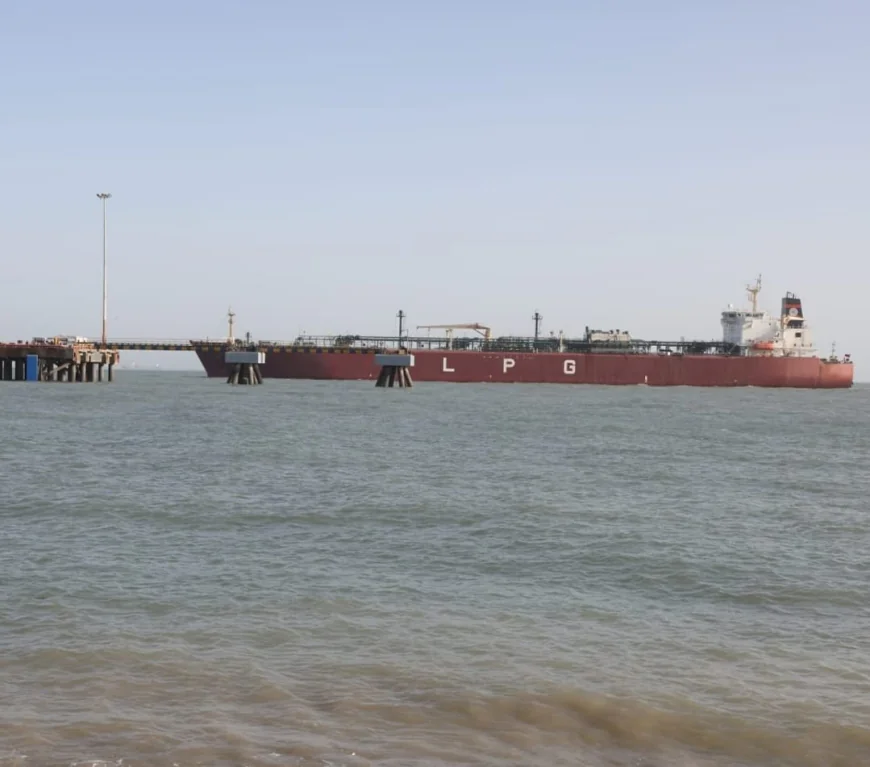 होर्मुज पार कर आया भारतीय एलपीजी टैंकर 'शिवालिक': 46,000 टन गैस लेकर मुंद्रा पहुंचा, ईरान-इजरायल-अमेरिका जंग के बीच गैस संकट टला – 32.4 लाख घरेलू सिलेंडरों की आपूर्ति सुनिश्चि