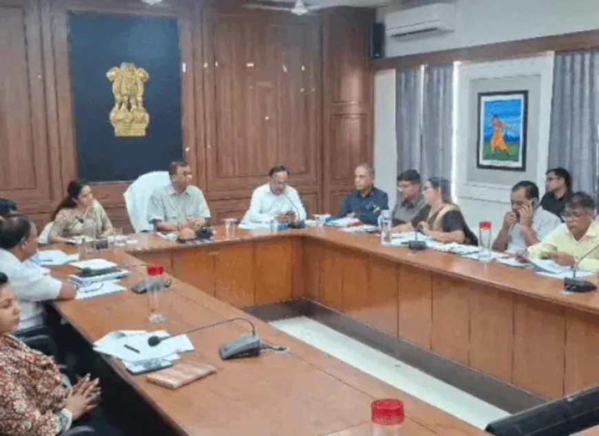 सीकर जिला कलेक्टर मुकुल शर्मा ने दो अधिकारियों को जारी किया कारण बताओ नोटिस: मीटिंग में अनुपस्थिति पर सख्ती, लापरवाही बर्दाश्त नहीं