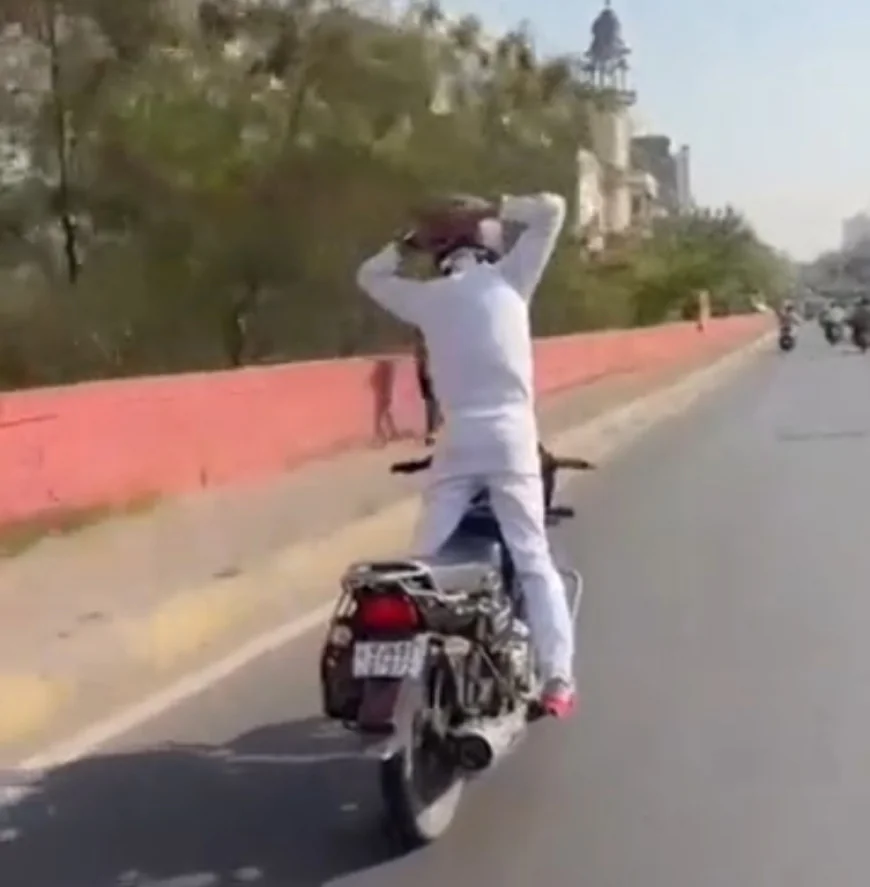 टोंक फाटक पुलिया पर खतरनाक स्टंट: बाइक पर खड़े होकर चलाया, पकड़े जाने पर हाथ जोड़कर मांगी माफी